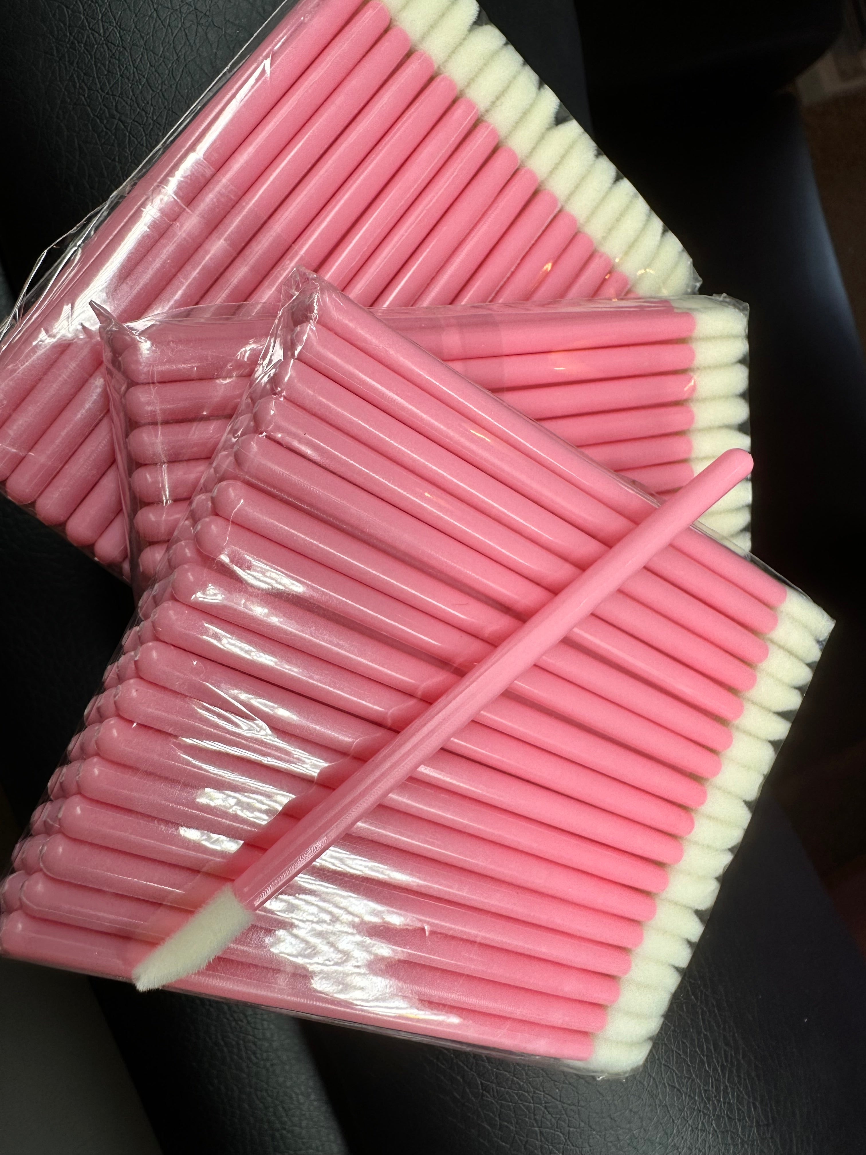 Lint free lip wand applicators